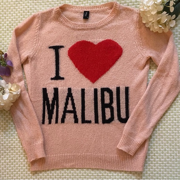 Forever 21 Sweaters - ❤️Forever 21 I Love Malibu Sweater❤️